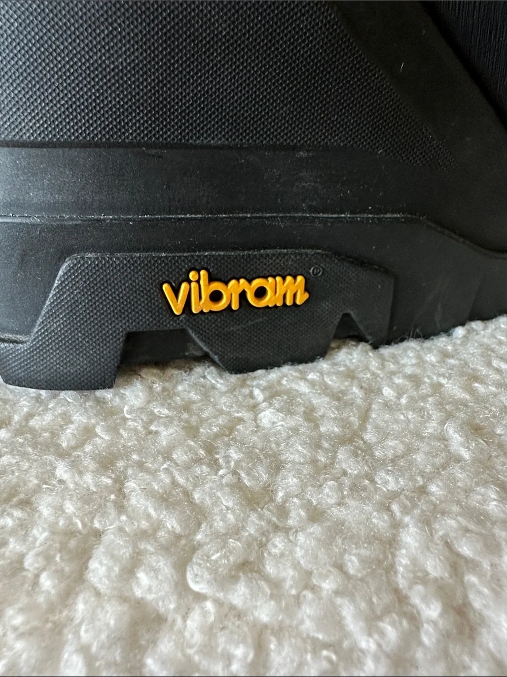 UGG vibrant hot